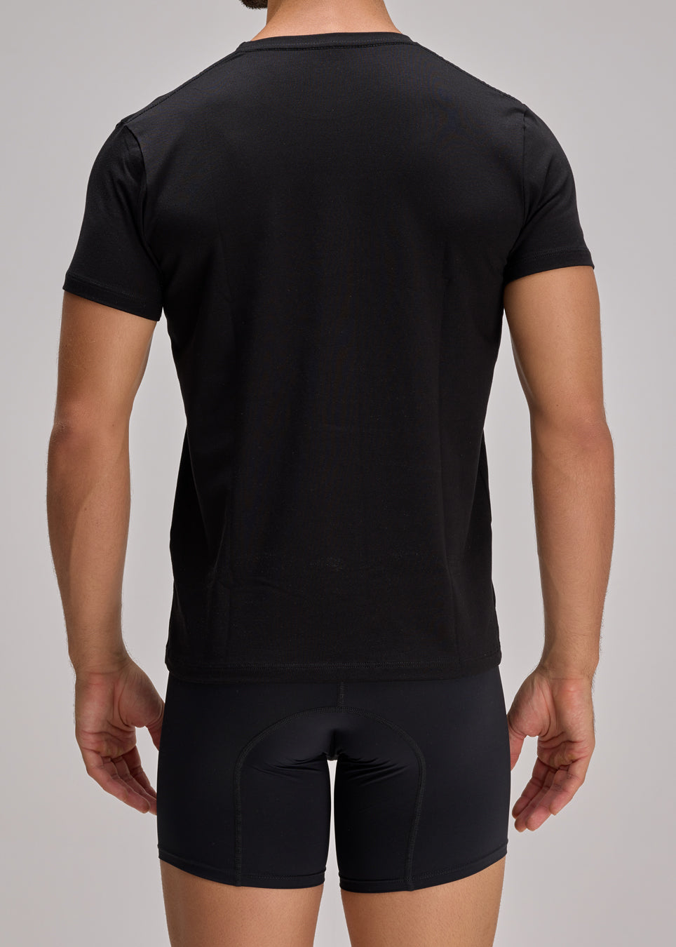 Camiseta Cuello R Negra