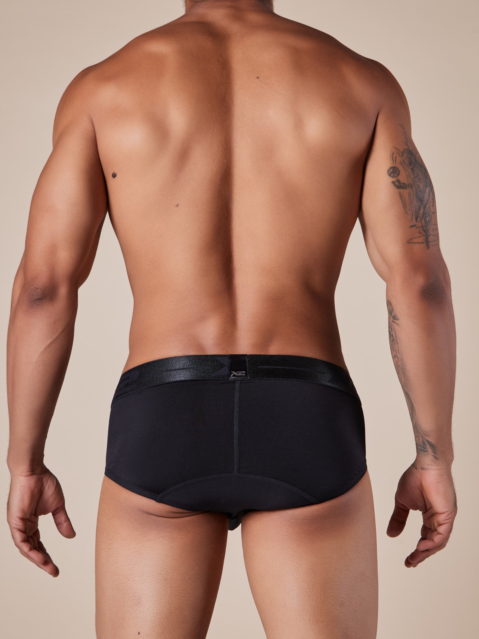 Brief Monumental Black